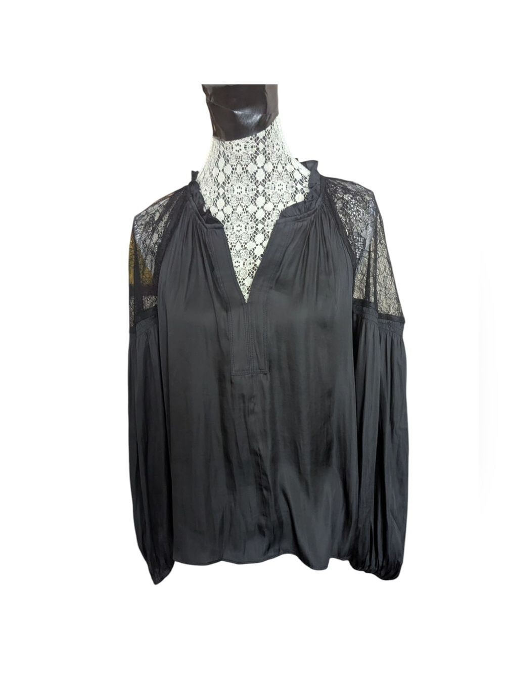 AVERY RAYNE Long Sleeve Blouse